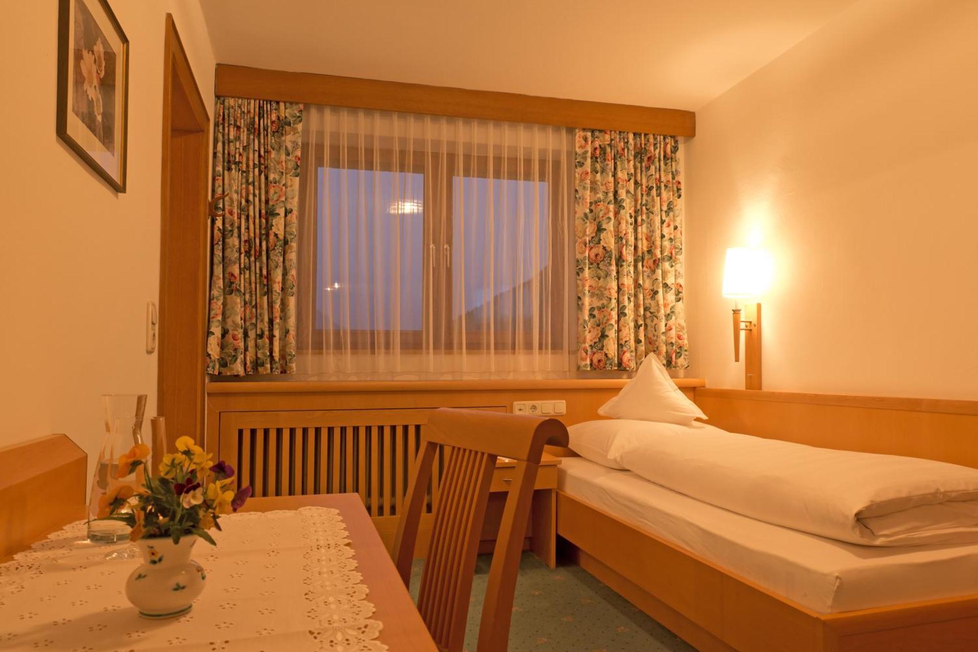 Hotel Angelika Sankt Anton am Arlberg Phòng bức ảnh